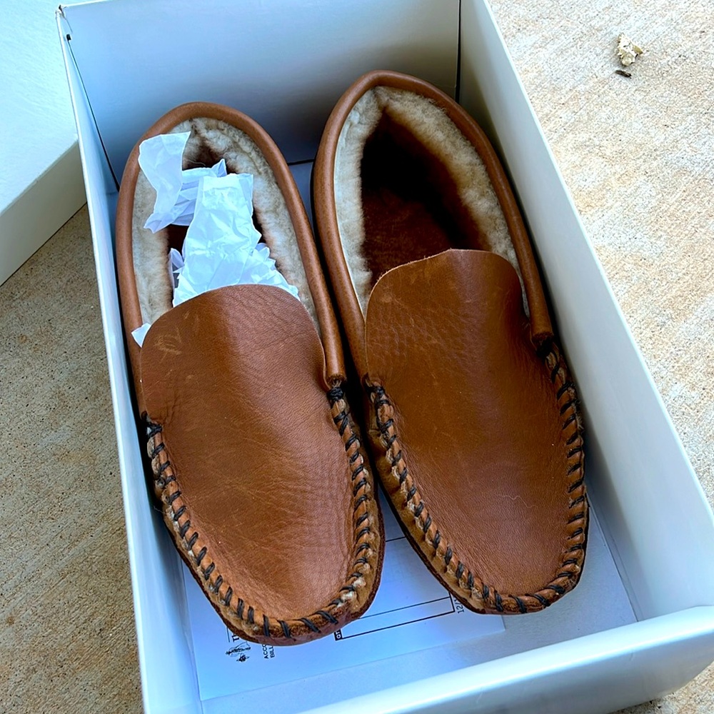 Never worn Men’s size 10 J Peterman leather winter slipper.